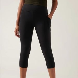 Athleta Salutation Stash Pocket Capri